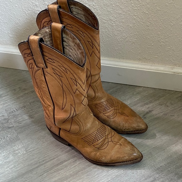 Frye Shoes - Frye Billy pull on Western Cowboy Leather Camel boot size 9